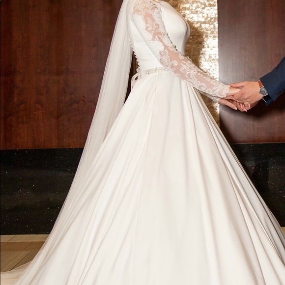 Wedding dress by Christina’s bridal. - Picture 9 of 12